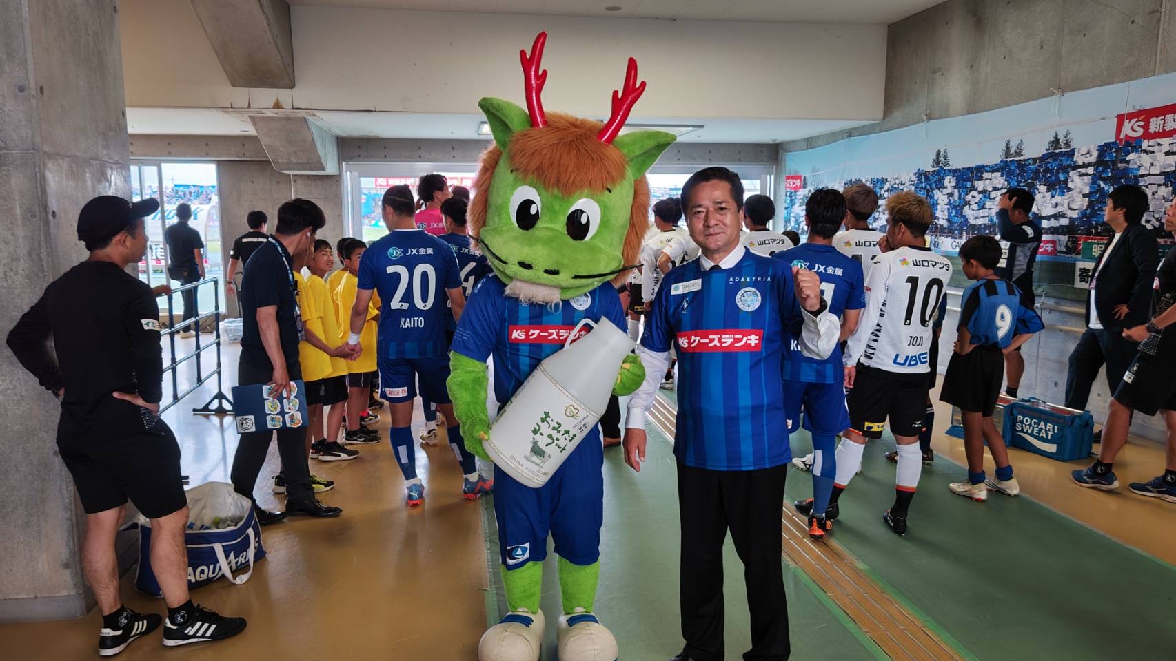 あいさつをする市長