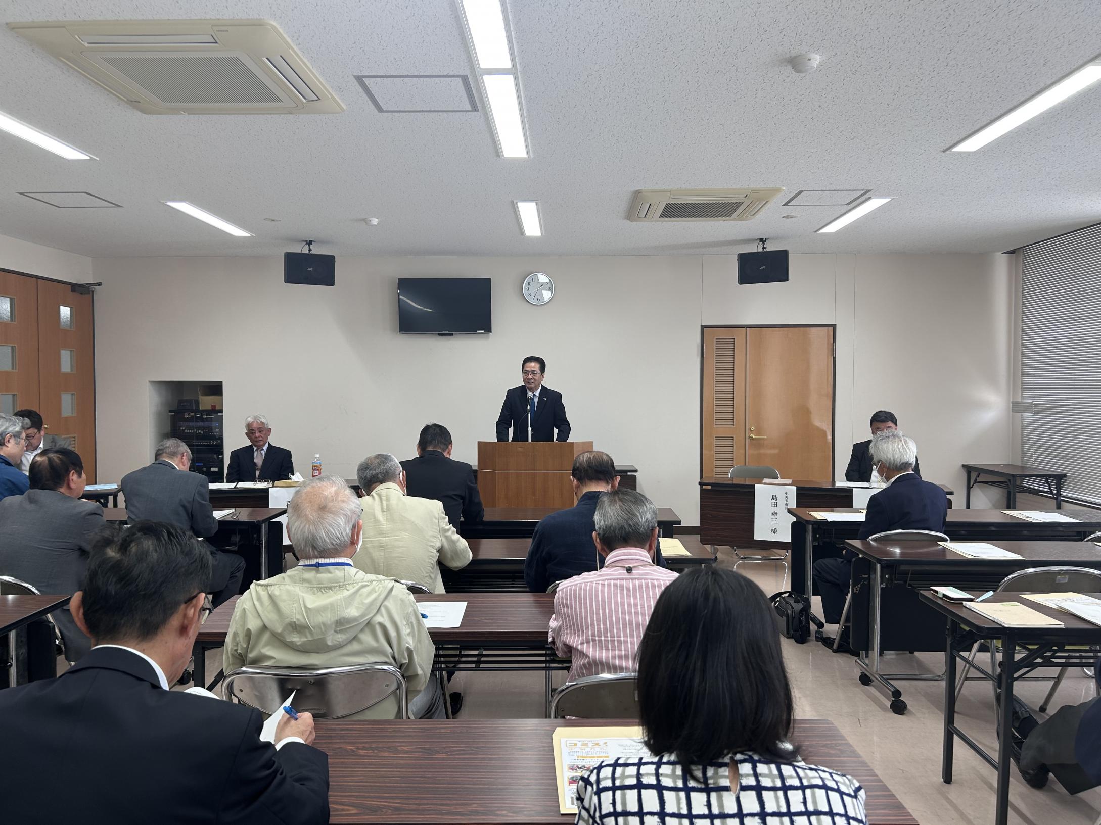 挨拶をする市長