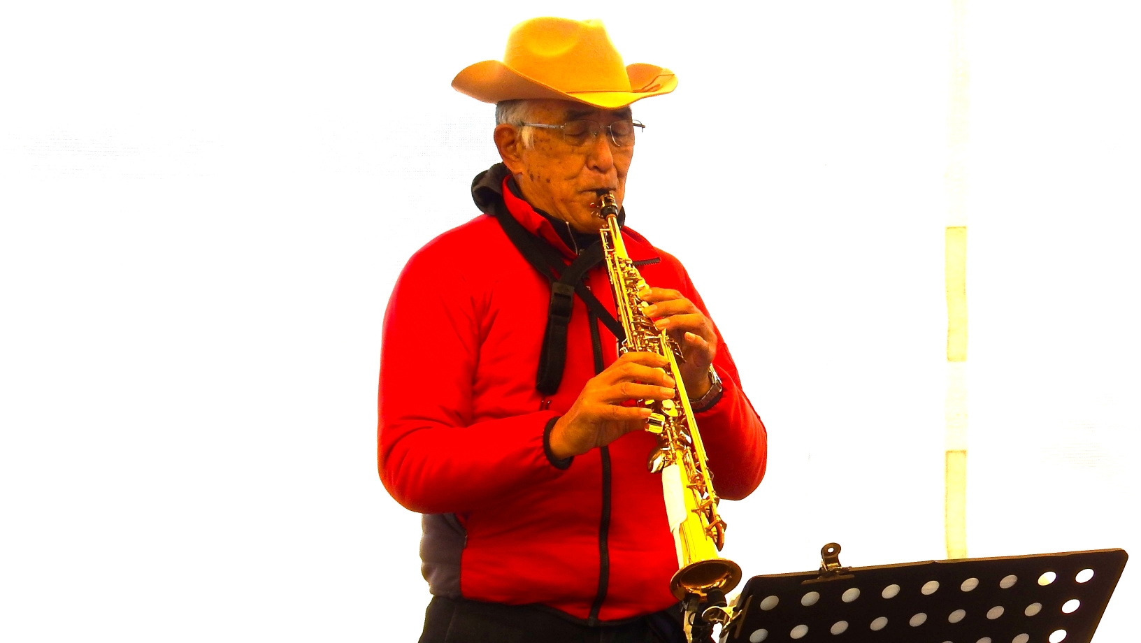 「チャーリー栗原」各種管楽器のマラソン演奏