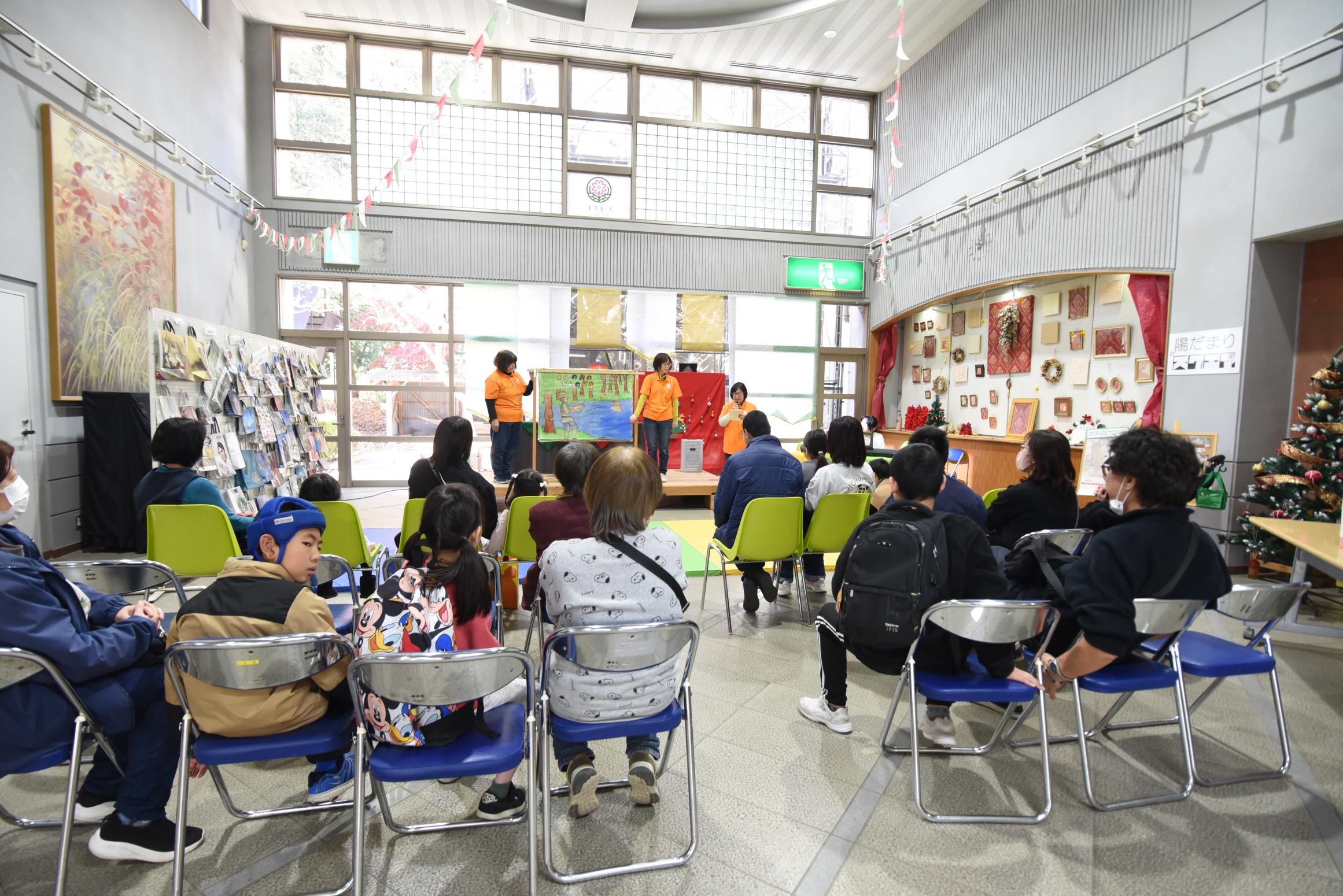 おはなし会の様子 おはなし会の様子