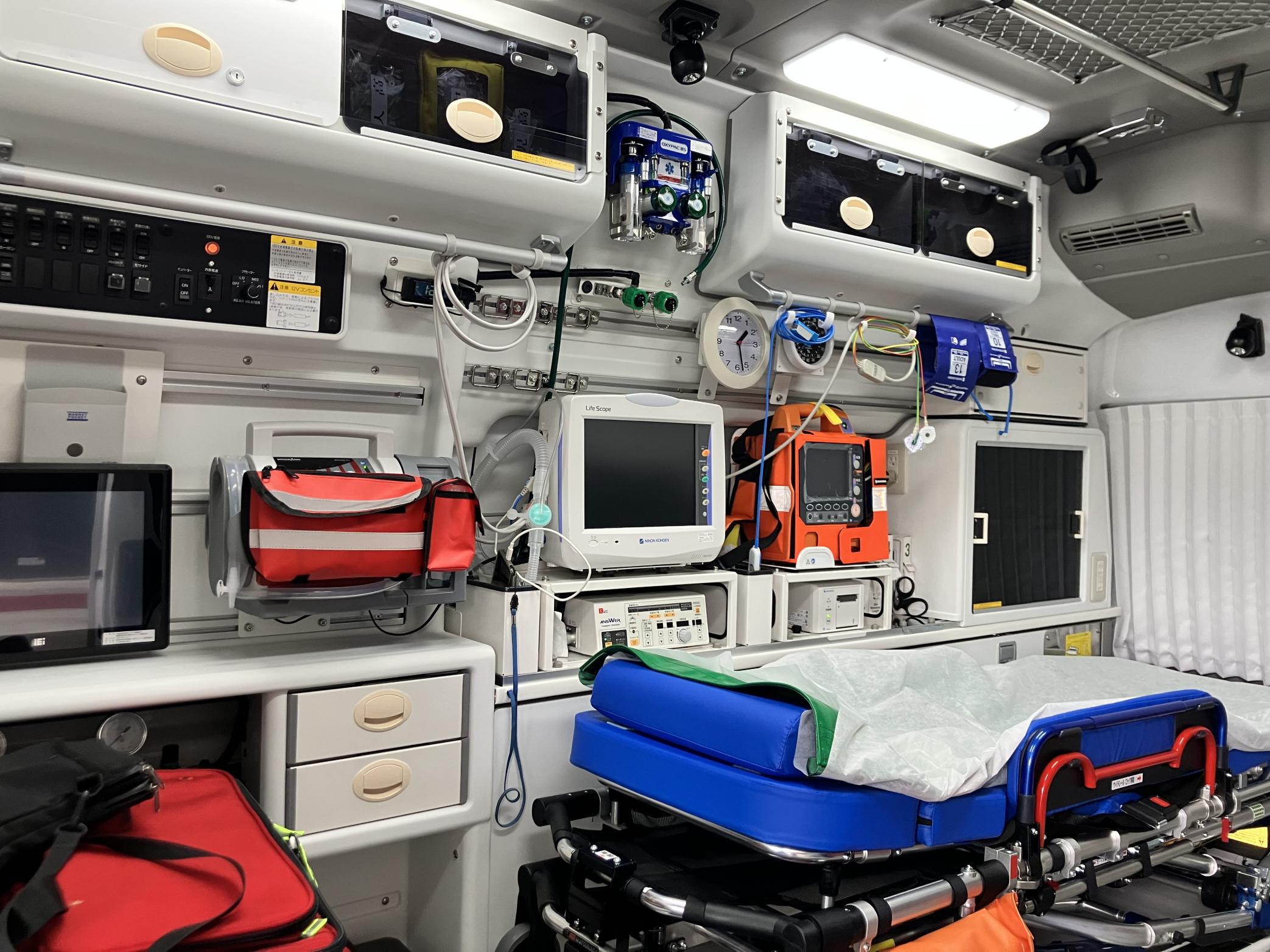 小川救急車内
